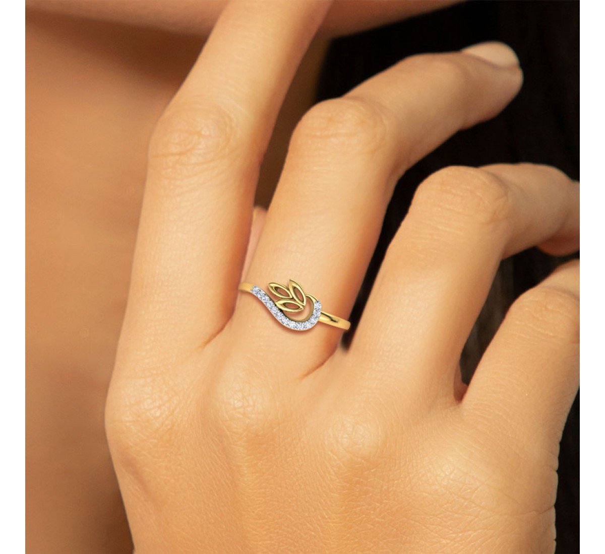 Cabriole Swerve Diamond Ring