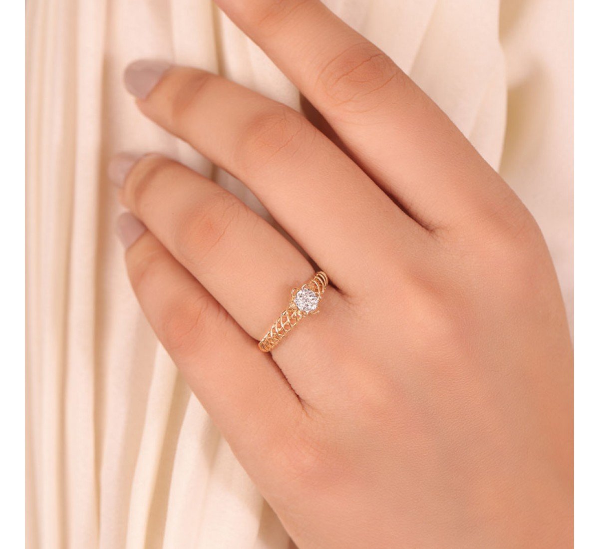 Mabel Hold Diamond Ring